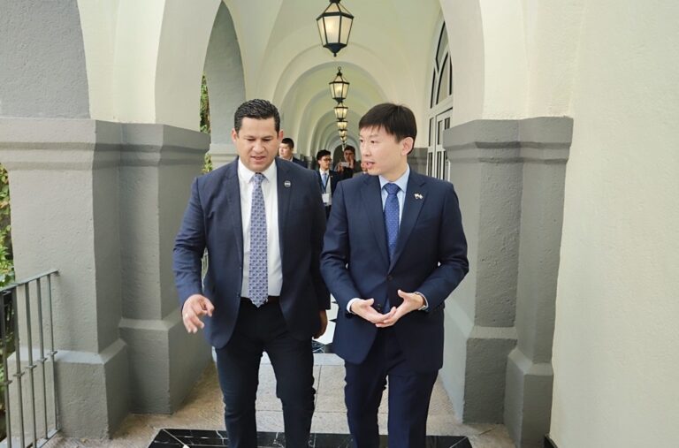 GUANAJUATO PRESS LUIS ANTONIO GONZALEZ MONTES THE MASTER MINDS