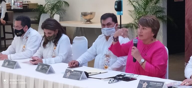 Alcaldes-reconocen-a-Laura-Beristain-por-trabajo-a-favor-de-las-mujeres