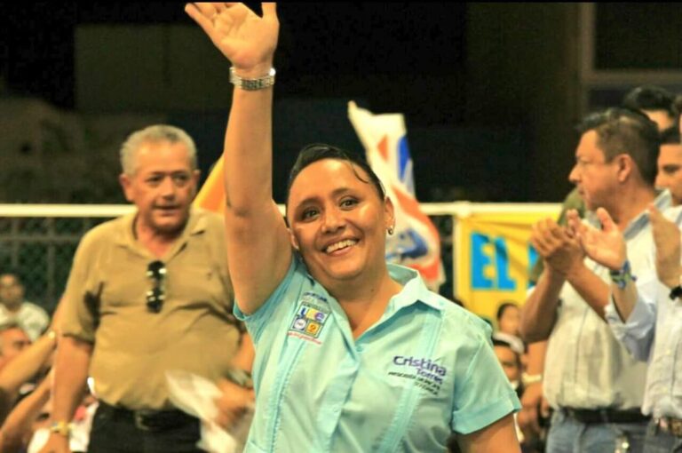 Cristina Torres Gómez ex alcalde panista es repudiada por Morenistas