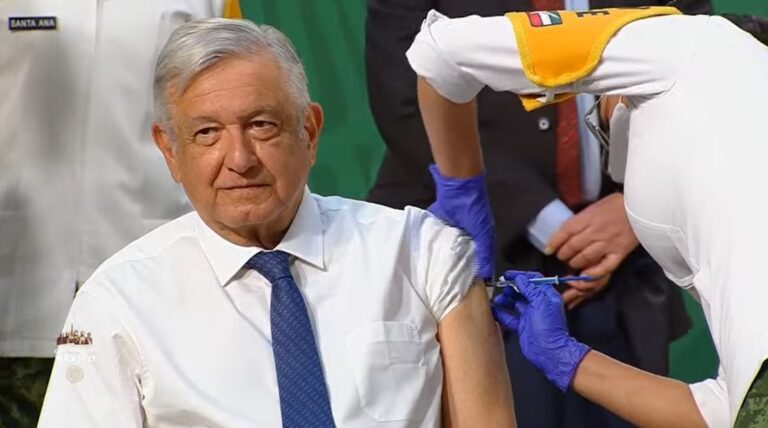 amlo-se-vacuna