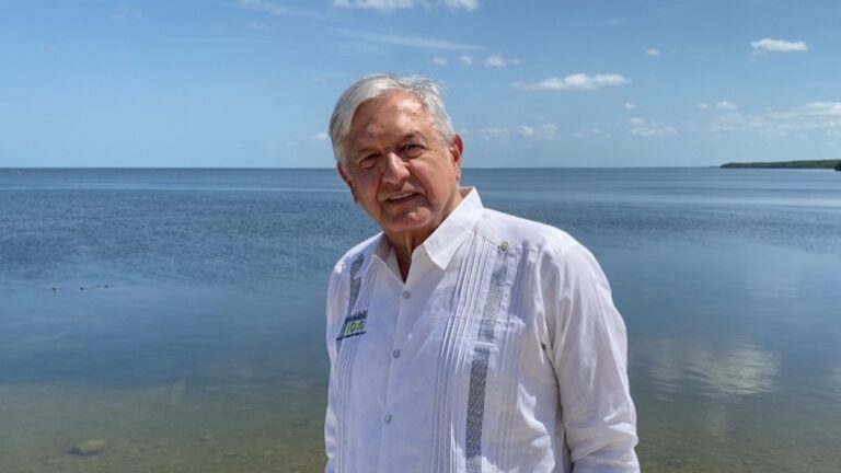 Lopez-Obrador-conmemora-Dia-del-Trabajo-estamos-sirviendole-al-pueblo-y-a-los-trabajadores-afirma