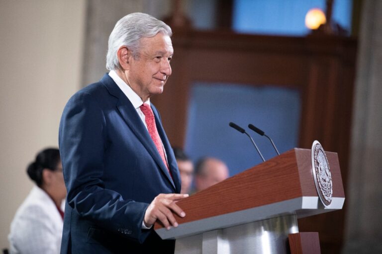 AMLO-llama-a-Slim-empresario-responsable-e-institucional