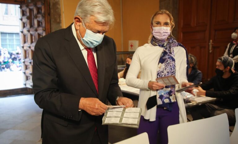 Emite-Lopez-Obrador-voto-para-proceso-electoral-de-2021
