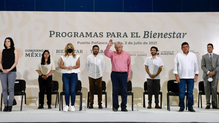 Lopez-Obrador-supervisa-Programas-para-el-Bienestar-en-Puerto-Penasco-Sonora-4T-gobierna-con-hechos-y-en-bien-del-pueblo-afirma