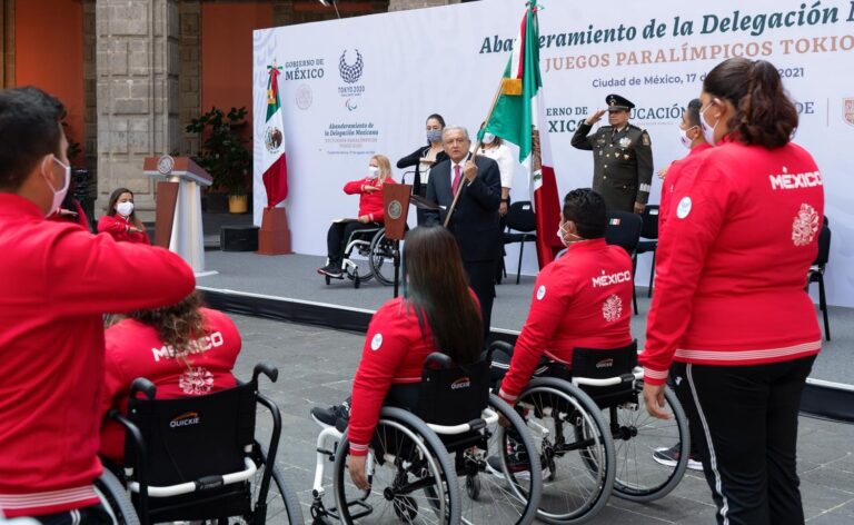 Lopez-Obrador-abandera-a-delegacion-mexicana-participante-en-los-XVI-Juegos-Paralimpicos-de-Tokio-2020