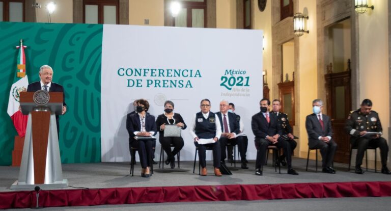 Lopez-Obrador-presenta-Tianguis-del-Bienestar-entrega-de-mercancia-confiscada-en-aduanas-a-quienes-mas-lo-necesitan