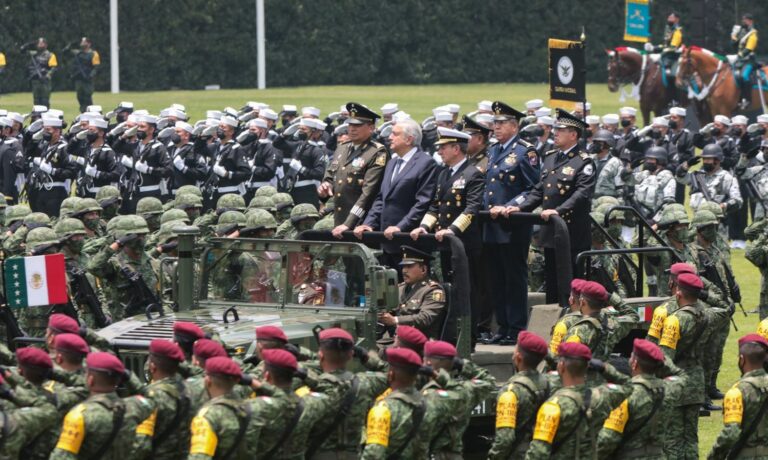 Lopez-Obrador-toma-protesta-al-primer-comandante-del-Ejercito-Mexicano-anuncia-iniciativa-para-que-comandancia-de-GN-pase-a-Sedena