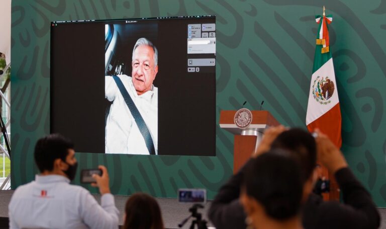 Lopez-Obrador-llama-a-CNTE-a-dialogar-con-SEP-y-refrenda-respeto-a-la-libre-manifestacion-no-se-sometera-a-presiones-de-grupos-afirma