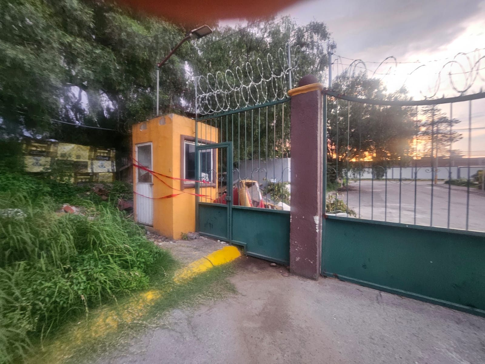 Caseta abandonada donde apareció el cuerpo de la víctima.