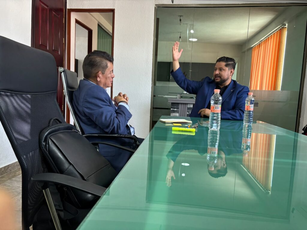 Foto: Rafael García en entrevista con Zavianny Torres.